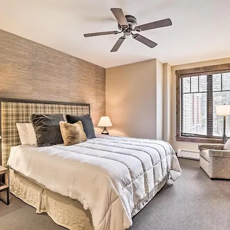 Mountain View Haven: Luxury 3BR Steps from Main Street Apartment